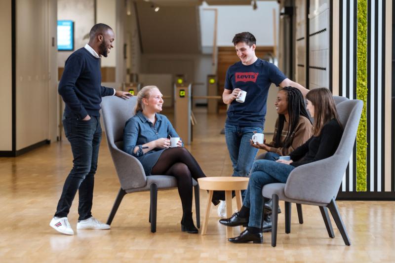 collegues prenant une pause mutu libres